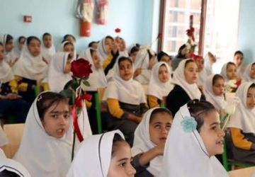 زنگ «سپاس معلم» در دبستان ام‌البنین بروجن