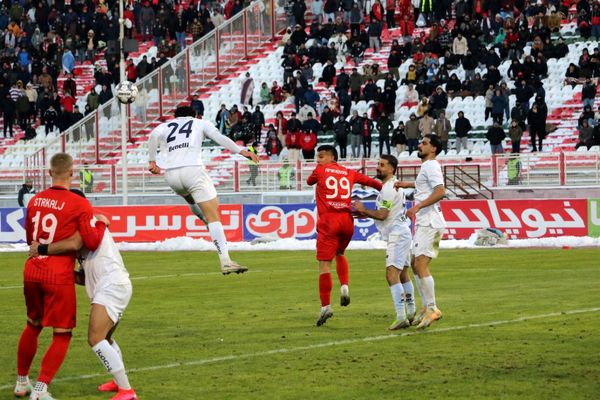 بازی تراکتور و ملوان در تبریز