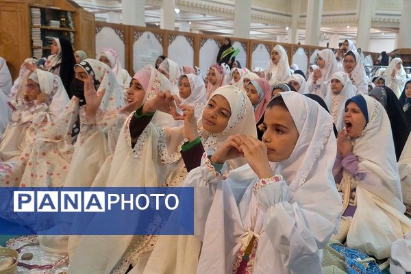 برگزاری جشن ۱۰۰۰ دانش‌آموز دختر روزه اولی در شیراز