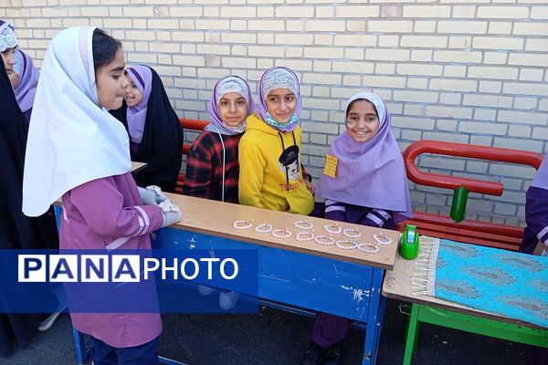بازارچه دانش‌آموزی در دبستان شاهد شهید محمدرضا کشاورز 