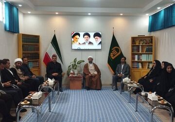 گردهمایی جمعی از فرهنگیان در دفتر امام جمعه شیروان به مناسبت هفته معلم
