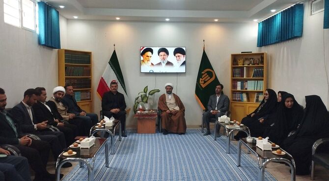 گردهمایی جمعی از فرهنگیان در دفتر امام جمعه شیروان به مناسبت هفته معلم