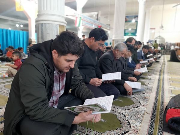 برپایی میز خدمت و جمع آوری کمک‌های مردمی برای جبهه مقاومت 