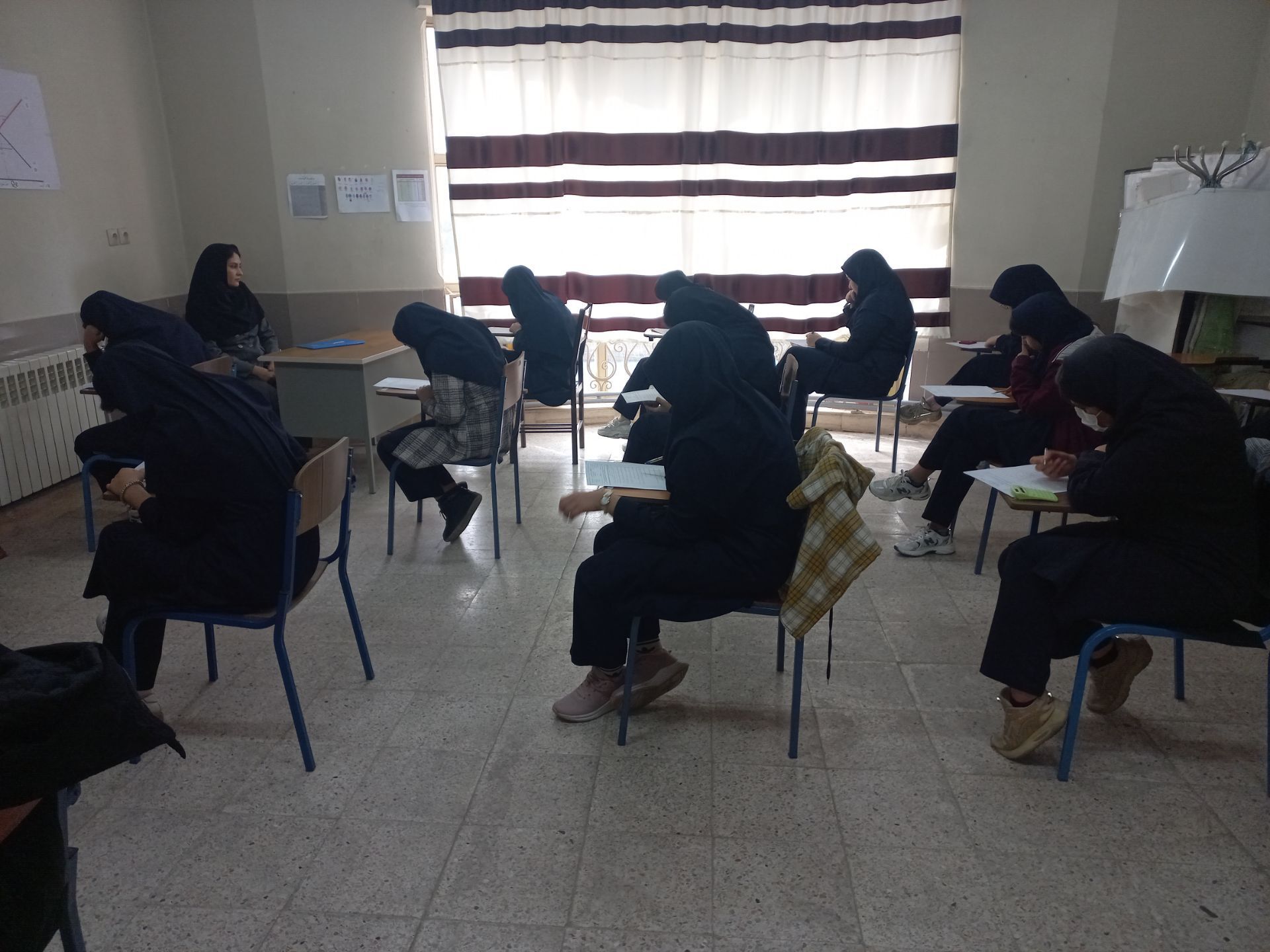 برگزاری موفق و منظم امتحانات نوبت اول دبیرستان شهیده مریم فرهانیان شهرستان چناران