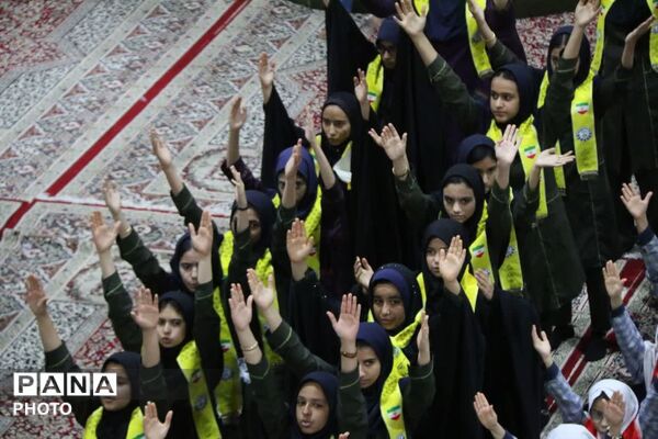 جشن بیست‌وهفتمین سالگرد تاسیس سازمان دانش آموزی توسط پیشتازان یزدی