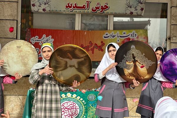 حضور پر شور دانش آموزان ناحیه دو شهرری در جشن نیمه شعبان و ایرانمون