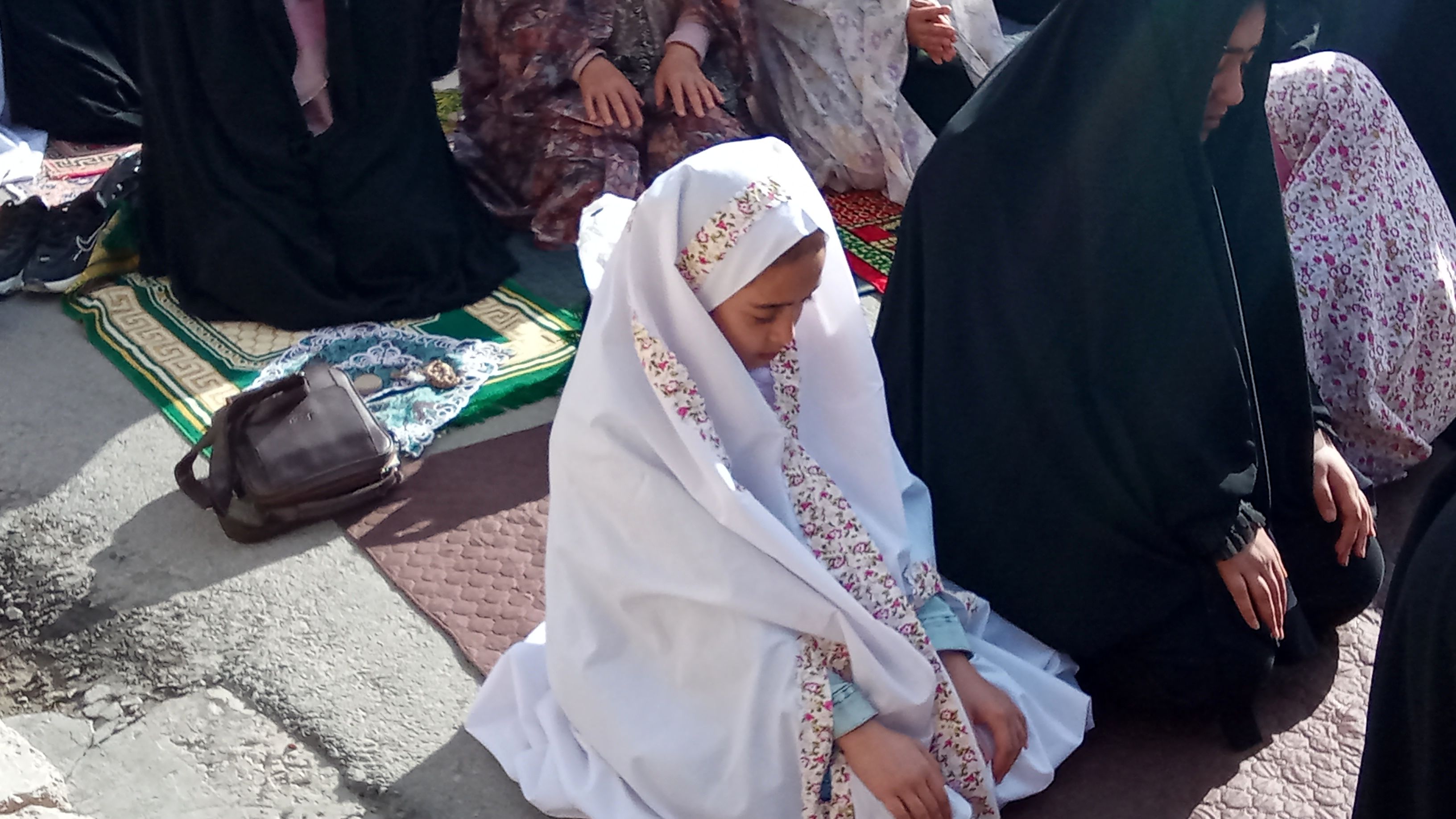 نماز باشکوه عید فطر با استقبال بی‌نظیر مردم شهر بن اقامه شد