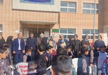 جشنواره درون‌مدرسه‌ای در دبستان پسرانه دکتر سعید الماسی اصفهان