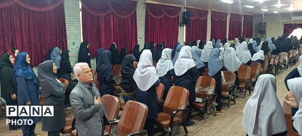 جشنی به پاس تجلیل از افتخار آفرینی دانش آموزان دبیرستان وکیلی۱۰