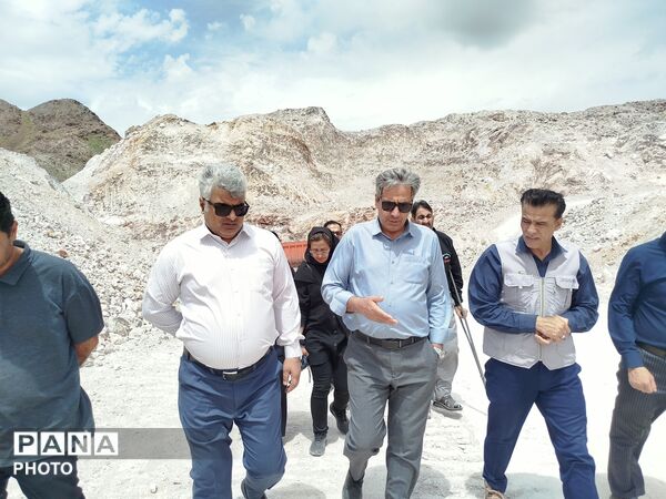 بازدید فرماندار کاشمر از معدن کائولن 