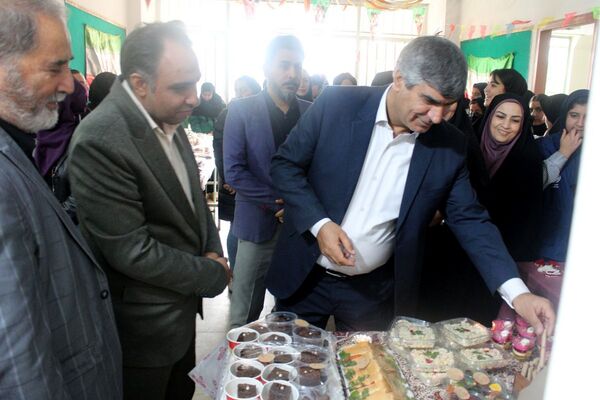  آیین افتتاح جشنواره ماها و ایران‌مون در دبیرستان خدیجه کبری پردیس 