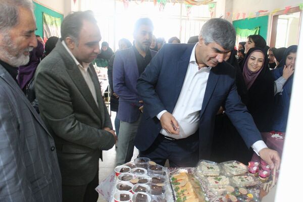  آیین افتتاح جشنواره ماها و ایران‌مون در دبیرستان خدیجه کبری پردیس 