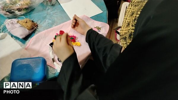 محفل هنری نوجوانان در رواق معصومانه حرم کریمه اهل بیت(س)