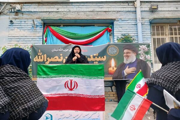 گرامیداشت یاد شهید سید حسن نصرالله در دبیرستان شاهد تکتم مشهد