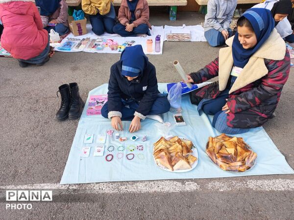 بازارچه کارآفرینی دانش‌آموزان شهید جواهری۲ 