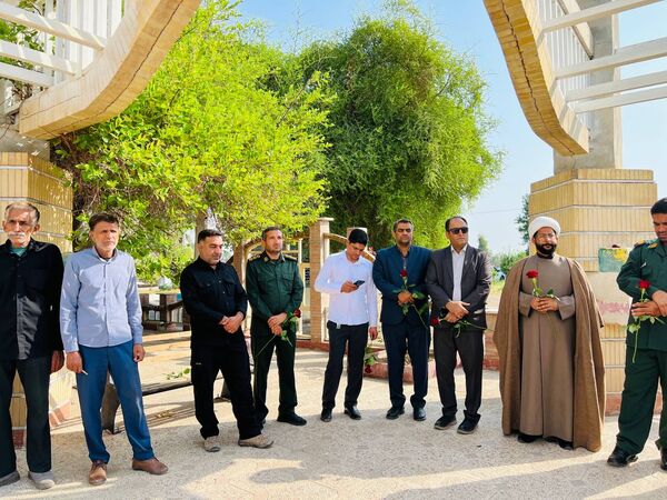 گلزار شهداء ؛ میزبان مسئولان شهرستان عنبرآباد همزمان با آغاز هفته دفاع مقدس