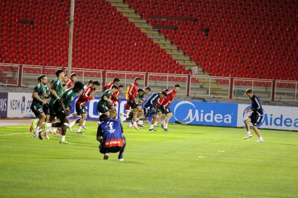 تمرین پیش از بازی با تراکتور تیم الوحده امارات