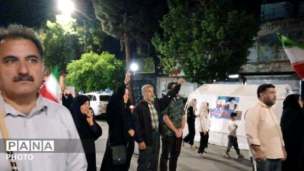 مشت ها بر فراز آسمان نیشابور نمایان شد 