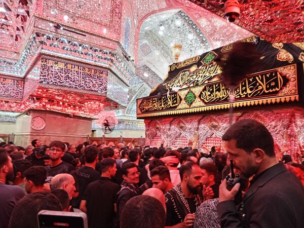 پیاده روی اربعین  و زیارت حرمین مطهر امام حسین علیه السلام و حضرت ابوالفضل عباس علیه السلام 