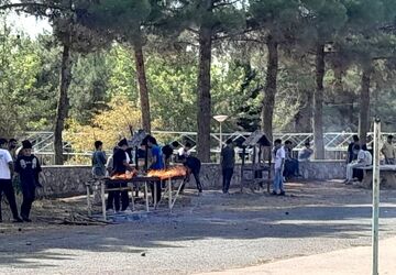 خودکفایی در آشپزی؛ دانش‌آموزان جوجه را از زغال تا سفره رساندند
