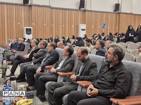 برگزاری آیین تجلیل از مقام شامخ معلم در منطقه ۱۵