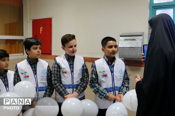 توزیع شیر رایگان در دبستان علی‌اکبر طالبی شهرری