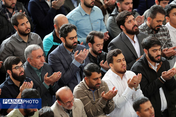 اقامه نماز عید فطر به امامت مقام معظم رهبری