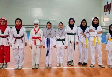 شور و نشاط ورزشی دانش‌آموزان دبستان استعداد نوین در هفته تربیت بدنی