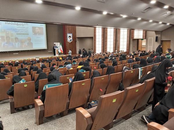 همایش مربیان و دانش‌آموزان تشکیلات پیشتازان در قم