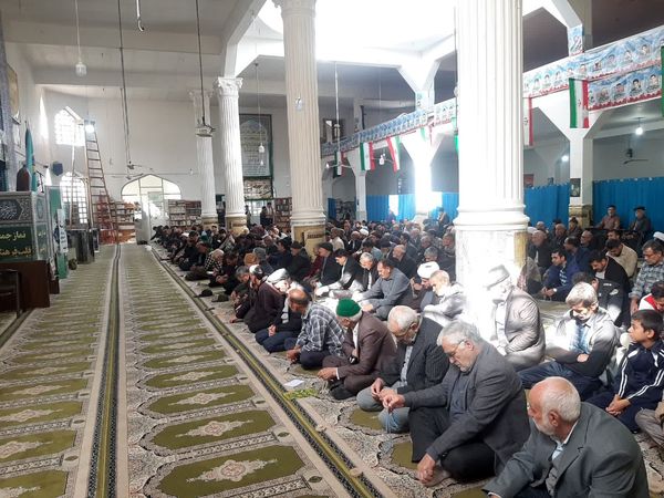 حضور دانش‌آموزان و برپایی میز خدمت در نماز جمعه این هفته آشخانه 