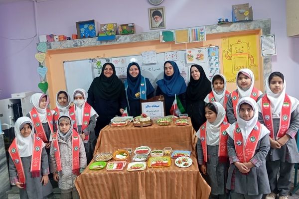 صبحانه سلامت با تم پرچم در دبستان نرجس 