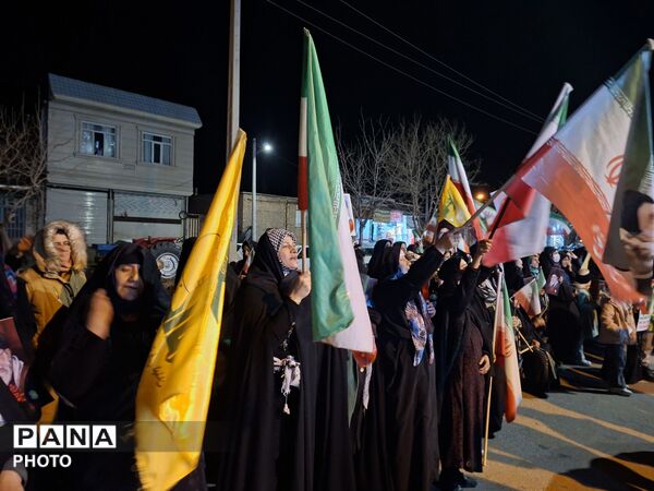 حضور هر شب مردم بیرانشهر لرستان در حمایت از رزمندگان اسلام و بیعت با رهبری