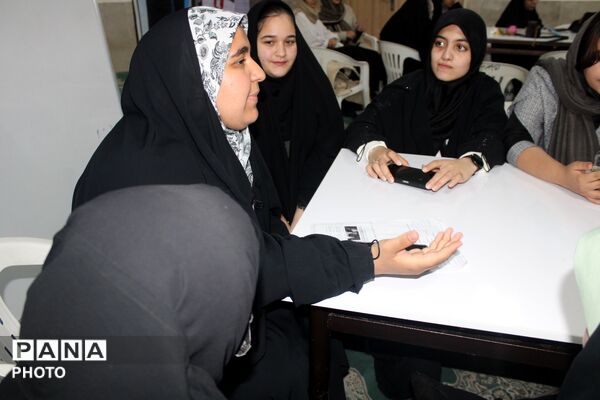 پاتوق دختران نوجوان مبارز در سملقان 
