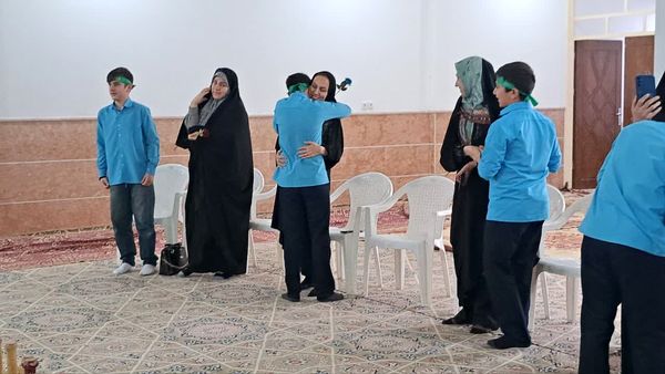 جشنِ تکلیفِ «به وقتِ میهن خدایی» دانش آموزان اشکذری همراه دستبوسی مادر