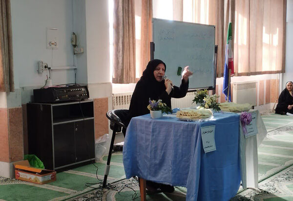 انتخابات انجمن اولیاء و مربیان در دبیرستان میعاد قم