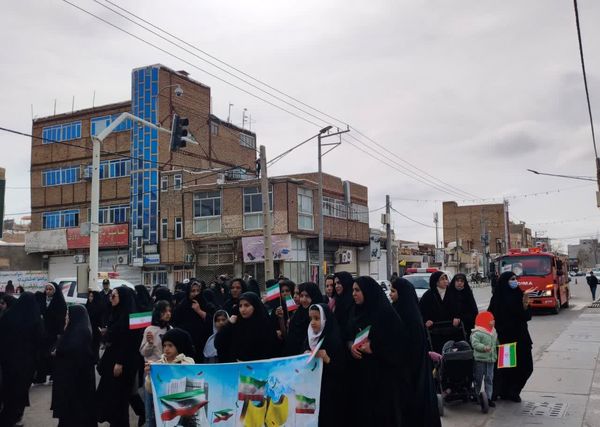  مشقِ اقتدارِ دخترانِ سرخسی در مطلعِ فجرِ ۴۷