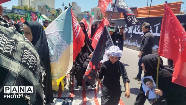خورشید در افق ، راه در تداوم حماسه حضور در مراسم تشییع رهبر فقید انقلاب