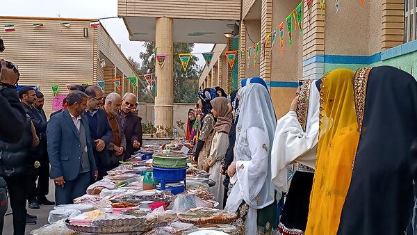 جشنواره لباس و غذاهای محلی در شهر قنوات 