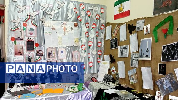 بازدید مدیر ارتباطات اتحادیه انجمن های اسلامی دانش آموزان از نمایشگاه مدرسه انقلاب در قم