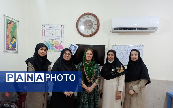 جشن و سرور با نمایش عروسکی و مسابقه در مدرسه شهید ابراهیم تنیده 