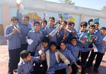 محو نمادین آمریکا و اسرائیل در دبستان ارچین میبد