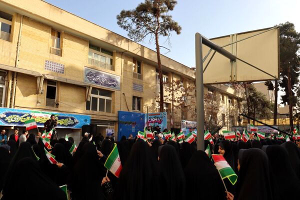 در دل این زمستان سخت و از پس سال‌ها، همچنان عطر آزادی به مشام می‌رسد