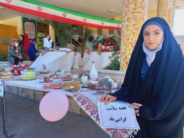 نواخته شدن زنگ سلامت در دبیرستان بهار آزادی 