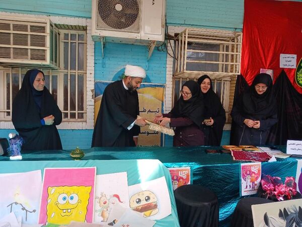 برگزاری رویداد "هفته ماها" در دبیرستان پاینده اهواز