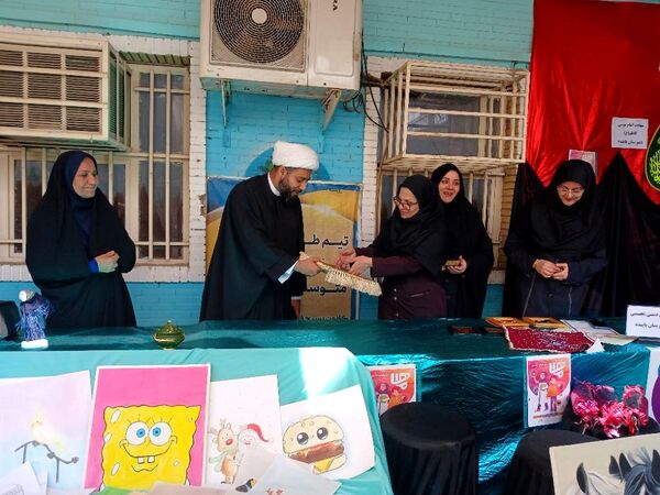 برگزاری رویداد "هفته ماها" در دبیرستان پاینده اهواز