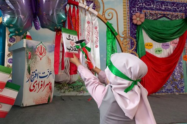 نوای زنگ انقلاب از مدرسه شهید سرافراز اسلامشهر برخاست