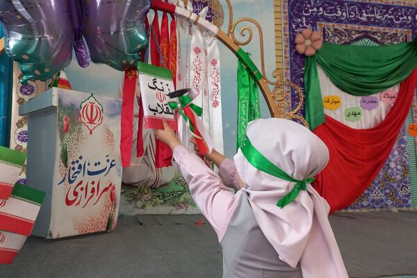 نوای زنگ انقلاب از مدرسه شهید سرافراز اسلامشهر برخاست