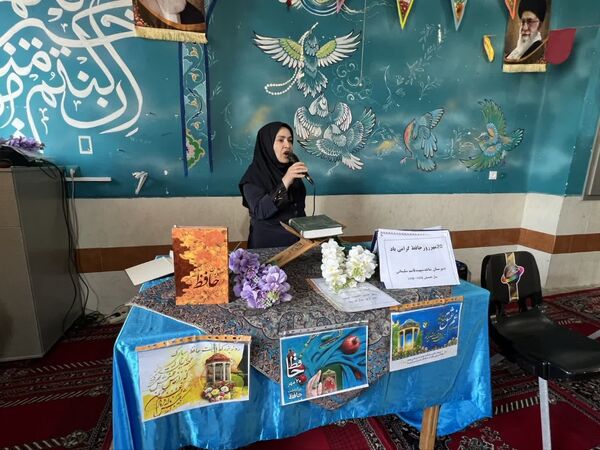 مراسم بزرگداشت روز حافظ در دبیرستان شاهدشهید قاسم سلیمانی