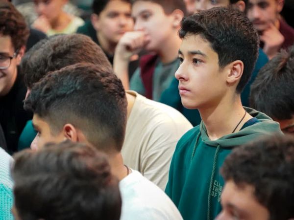 جلوه‌ای از اعتکاف دانش‌آموزی در مسجد امام علی‌بن‌ابی‌طالب (ع)