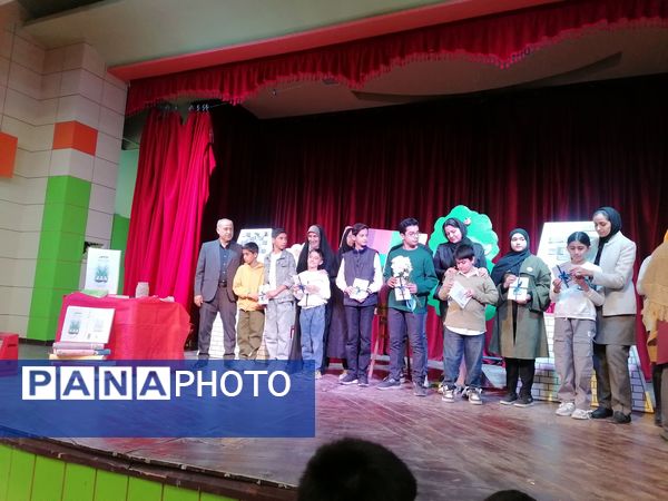 نمایش خاله سوسکه  در کانون پرورش فکری کودکان و نوجوانان 